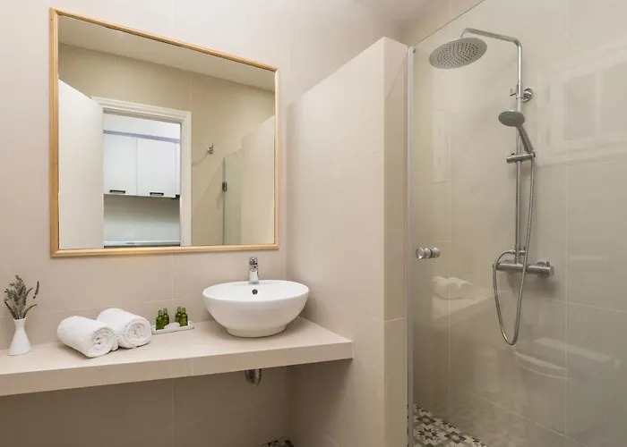 Anthoussa 4beds Family Daire