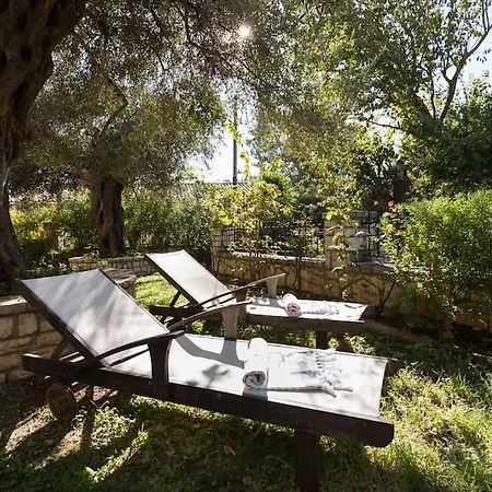 Anthoussa 4beds Family Appartement